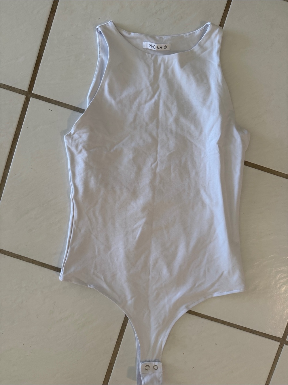 ReoRia White Sleeveless Scoop Neck Bodysuit